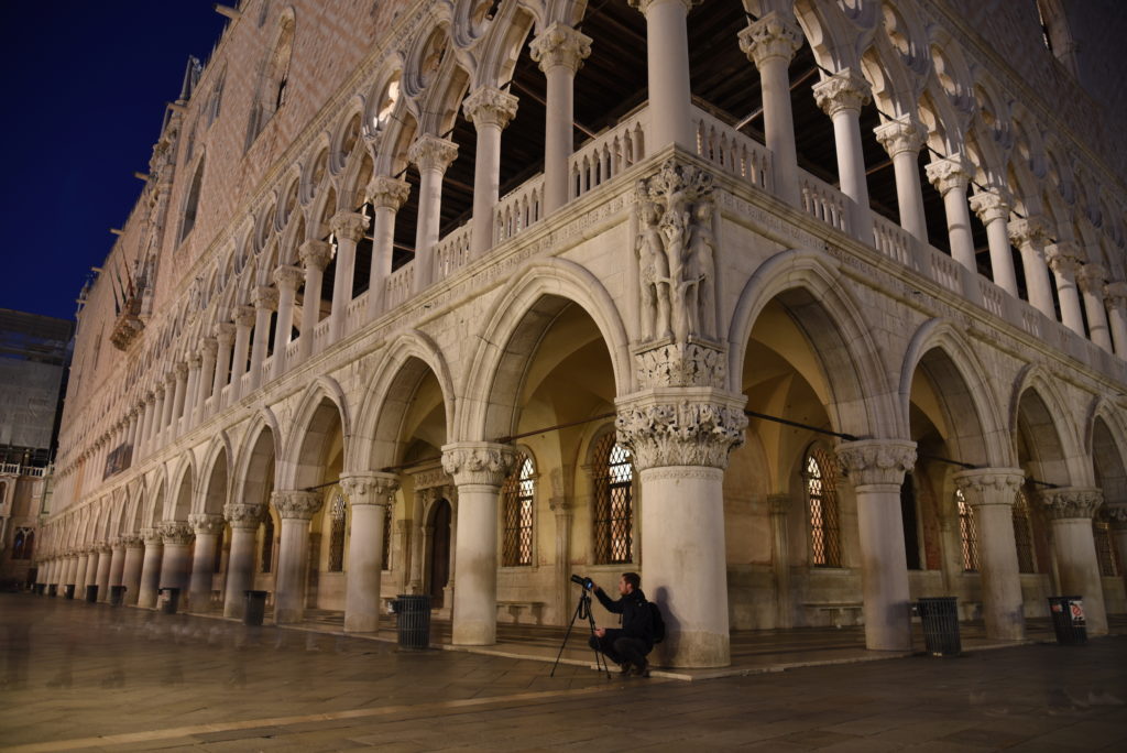 photographer next to the Palazzo Ducale
